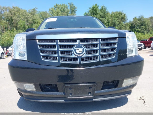 43058172 :رقم المزاد ، 1GYS4CEF6BR155589 vin ، 2011 Cadillac Escalade Premium مزاد بيع