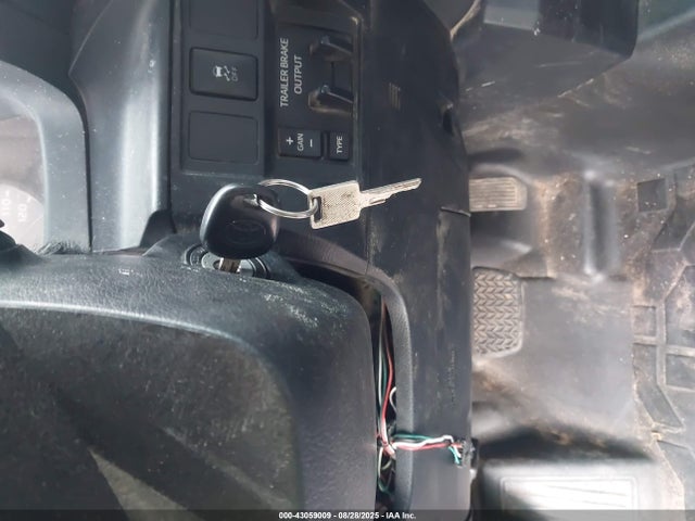 Aukcja sprzedaży 2017 Toyota Tundra Sr 5.7l V8, vin: 5TFUW5F13HX625184, numer aukcji: 43059009