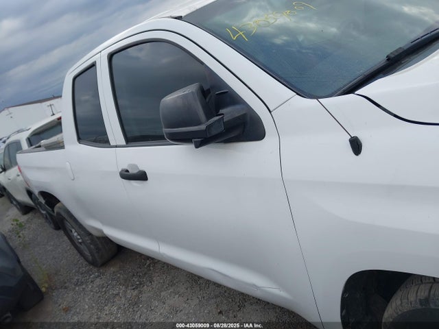 Aukcja sprzedaży 2017 Toyota Tundra Sr 5.7l V8, vin: 5TFUW5F13HX625184, numer aukcji: 43059009