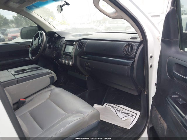 Aukcja sprzedaży 2017 Toyota Tundra Sr 5.7l V8, vin: 5TFUW5F13HX625184, numer aukcji: 43059009