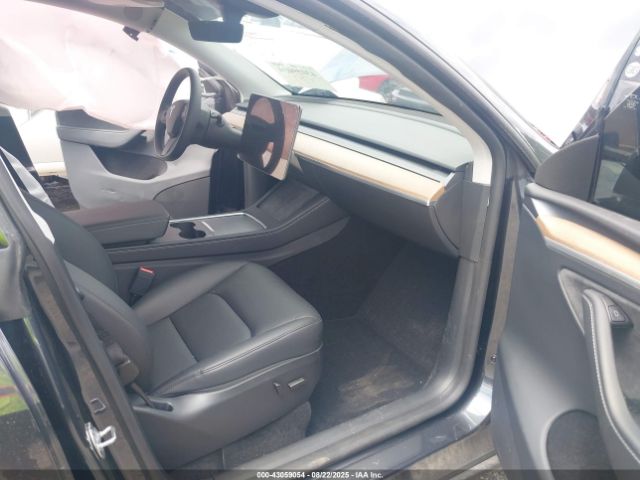 2024 TESLA MODEL Y 7SAYGDED4RA317585 Photo 4