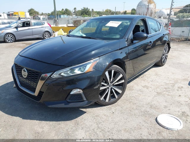 Nissan 2020 2020 1N4BL4CV4LC201472 Image 2