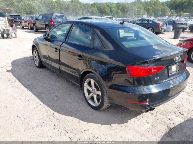 2015 AUDI A3 WAUACGFF9F1092466 Photo 2