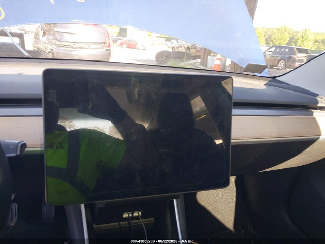 5YJ3E1EA3JF027718 Tesla MODEL 3