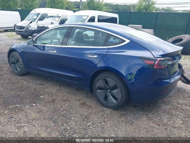 2018 TESLA MODEL 3 5YJ3E1EA3JF027718 Photo 2