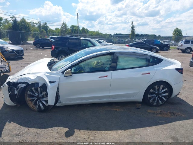5YJ3E1EA9RF870107 Tesla 2024