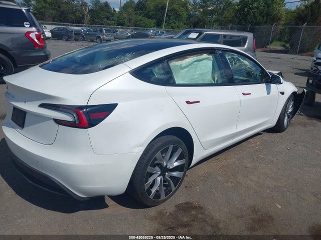5YJ3E1EA9RF870107 Tesla 2024