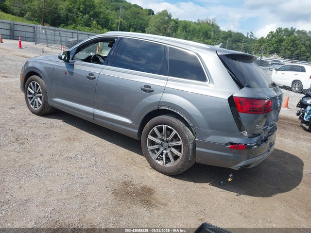2017 AUDI Q7 WA1VAAF7XHD041229 Photo 2