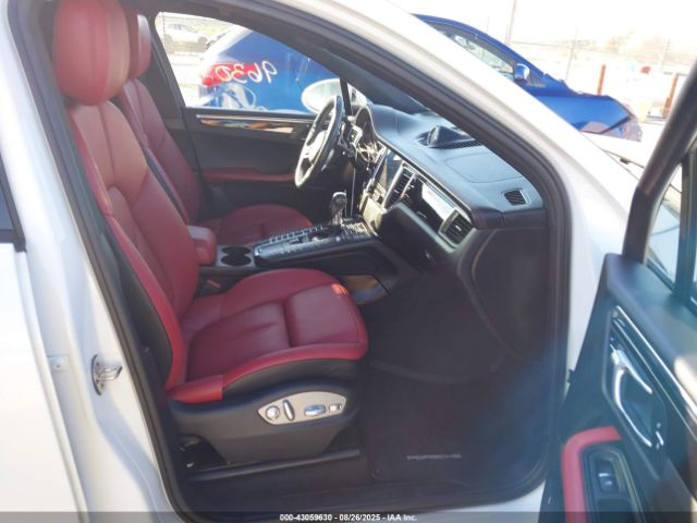 2018 PORSCHE MACAN WP1AA2A57JLB20772 Photo 4
