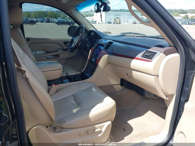 2011 CADILLAC ESCALADE ESV 1GYS4HEF8BR398558 Photo 4