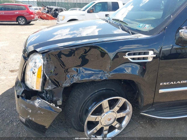 2011 CADILLAC ESCALADE ESV 1GYS4HEF8BR398558 Photo 5