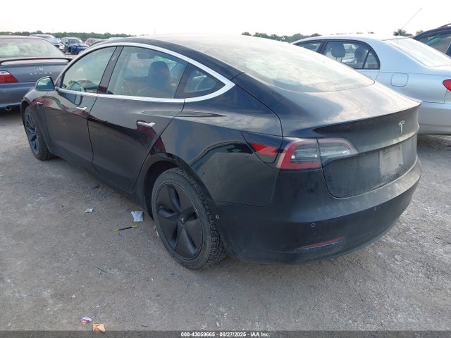 2018 TESLA MODEL 3 5YJ3E1EA7JF156948 Photo 2