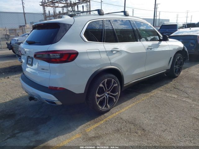 2021 BMW X5 5UXCR6C08M9H19629 Photo 3