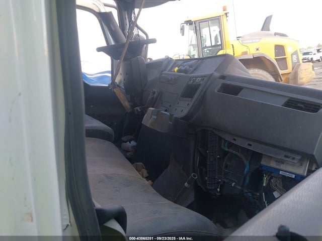 International B 6.7 2020 3HAEUMML7LL808449 Image 5