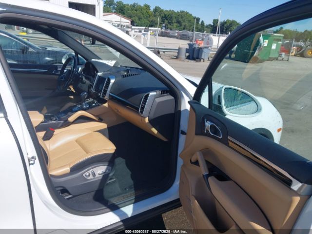 2018 PORSCHE CAYENNE WP1AA2A21JKA03684 Photo 4