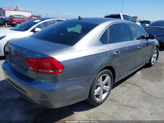 Volkswagen Passat 2015 1VWAT7A33FC103642 Image 4