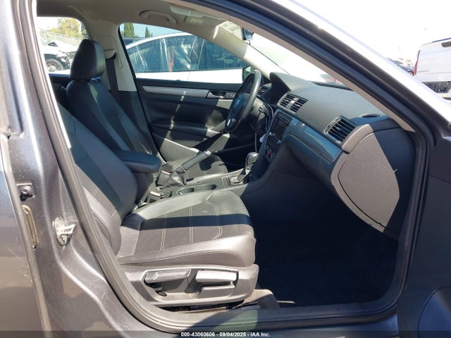 Volkswagen Passat 2015 1VWAT7A33FC103642 Image 5
