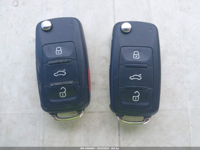 1VWAT7A36FC117308 Volkswagen Passat