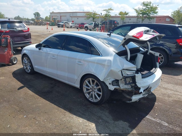 2015 AUDI A3 WAUEFGFF6F1085581 Photo 2