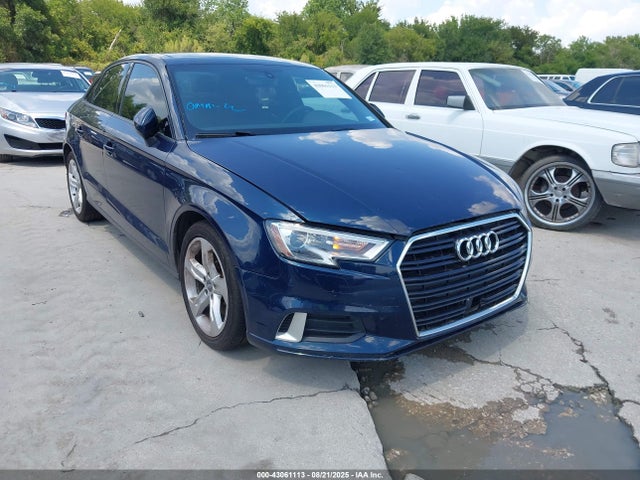 2018 AUDI A3 WAUAUGFF3J1011077 Photo 0