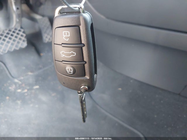 2018 AUDI A3 WAUAUGFF3J1011077 Photo 10
