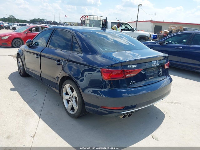 2018 AUDI A3 WAUAUGFF3J1011077 Photo 2