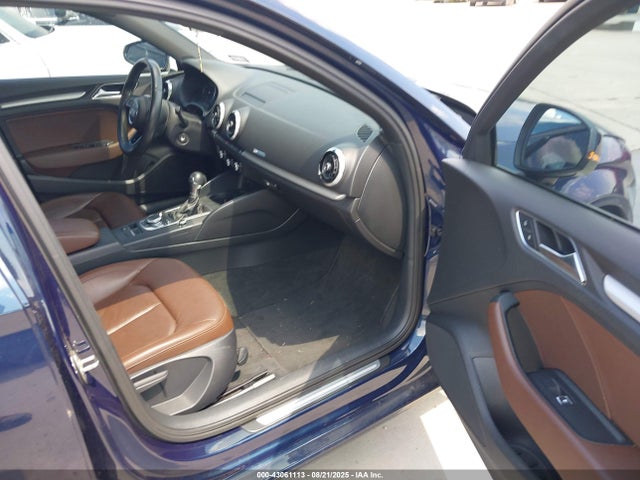 2018 AUDI A3 WAUAUGFF3J1011077 Photo 4