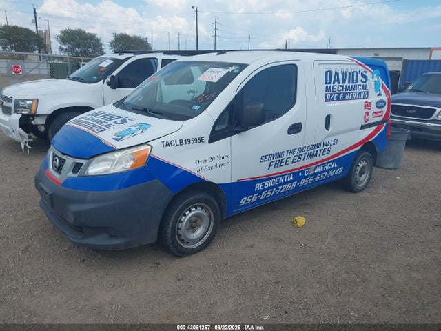 Nissan 2014 2014 3N6CM0KN4EK699530 Image 2