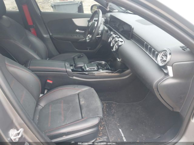 2021 MERCEDES-BENZ AMG A 35 W1K3G5BB2MJ313075 Photo 4