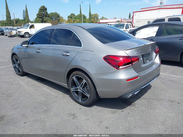WDD3G4EB1KW017406 Mercedes-Benz m260
