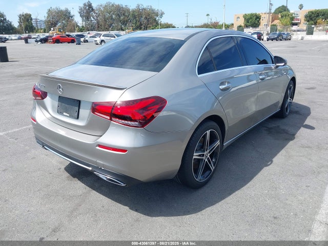 WDD3G4EB1KW017406 Mercedes-Benz m260