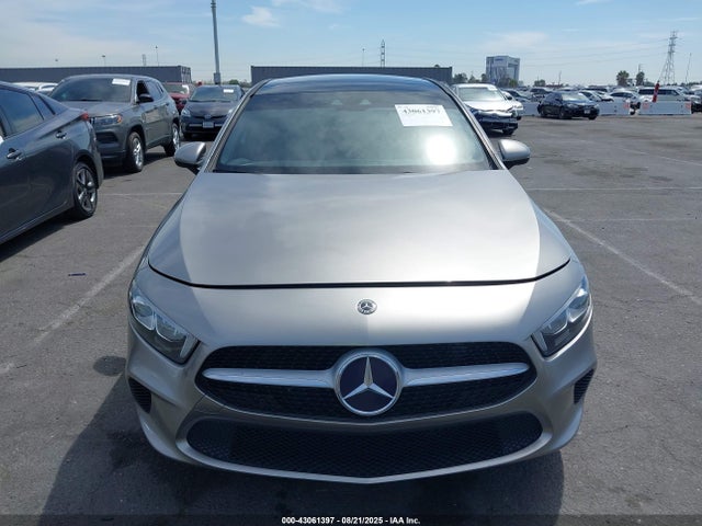 WDD3G4EB1KW017406 Mercedes-Benz m260