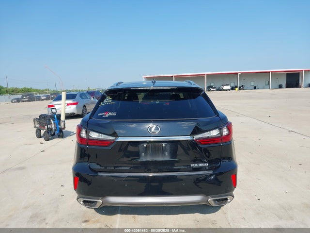 Lexus 2017 2017 2T2ZZMCA1HC051609 Image 16