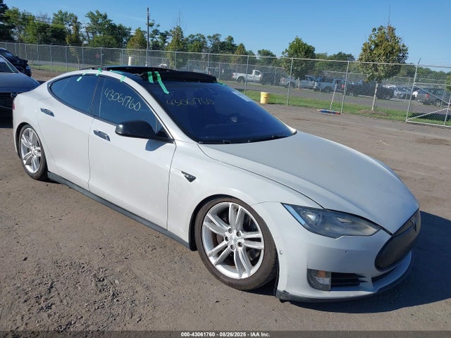 2015 TESLA MODEL S 5YJSA1H21FFP76844 Photo 0