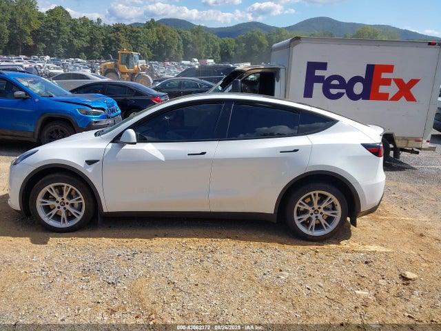 Tesla Model Y 2023 7SAYGDEE4PA083826 Image 15