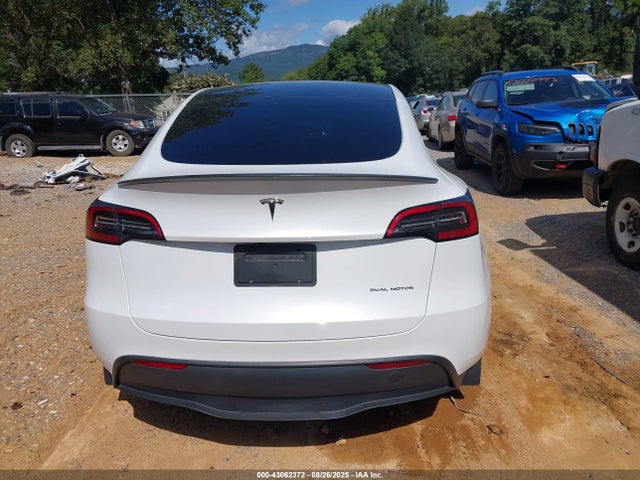 Tesla Model Y 2023 7SAYGDEE4PA083826 Image 17