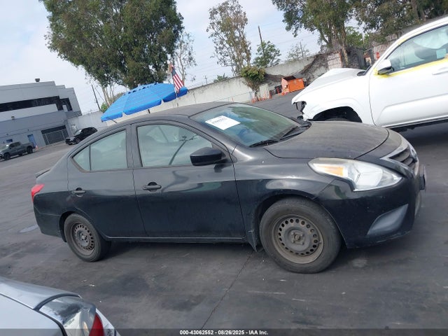 3N1CN7AP0GL833560 Nissan 2016
