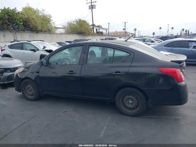 3N1CN7AP0GL833560 Nissan 2016