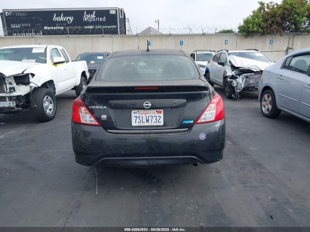 3N1CN7AP0GL833560 Nissan 2016