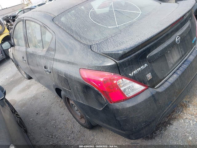 3N1CN7AP0GL833560 Nissan 2016