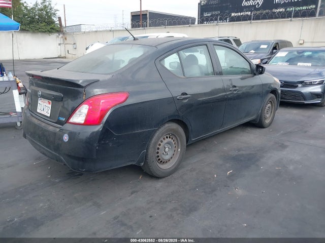 3N1CN7AP0GL833560 Nissan 2016