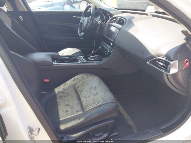 2018 JAGUAR XE SAJAR4FX5JCP33281 Photo 4