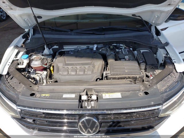 3VVCB7AX5NM097262 Volkswagen Tiguan