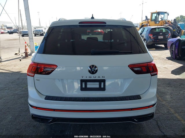 3VVCB7AX5NM097262 Volkswagen Tiguan