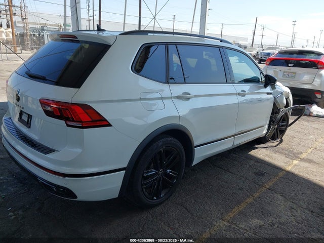 3VVCB7AX5NM097262 Volkswagen Tiguan