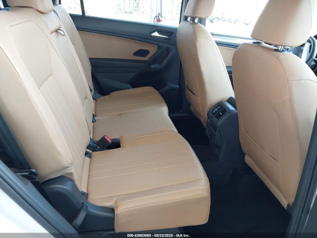 3VVCB7AX5NM097262 Volkswagen Tiguan