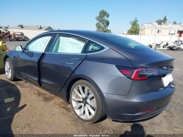 2019 TESLA MODEL 3 5YJ3E1EB6KF195542 Photo 2
