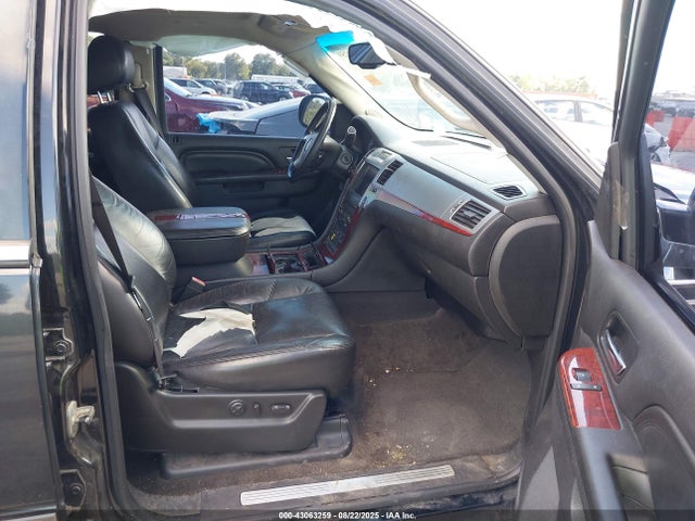 2011 CADILLAC ESCALADE 1GYS3BEF6BR215187 Photo 4