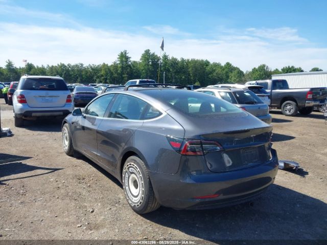 2018 TESLA MODEL 3 5YJ3E1EB5JF103691 Photo 2