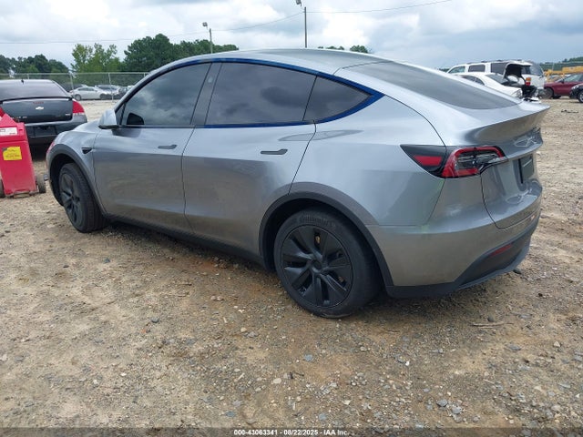 2025 TESLA MODEL Y 7SAYGDED0SA345552 Photo 2